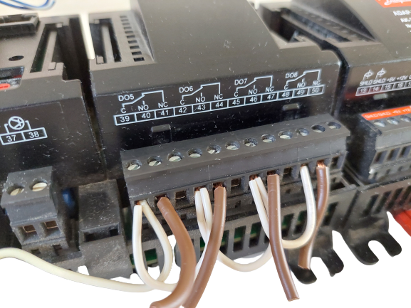 Danfoss ADAP-Kool AK-CC 750 Case/Room Controller AK-XM 101A Communication Module