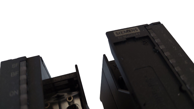 Siemens SIMATIC S7-300/ET 200M Bundle — 5x IM153-1, Analog Output SM332, Digital Input SM321