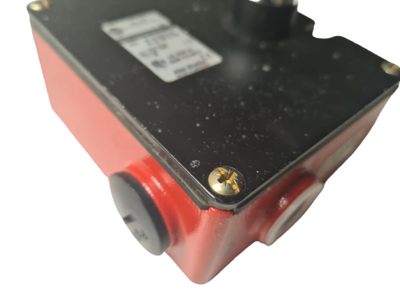 Allen-Bradley 802F-TA6SM11K-S7 Key Interlock Switch