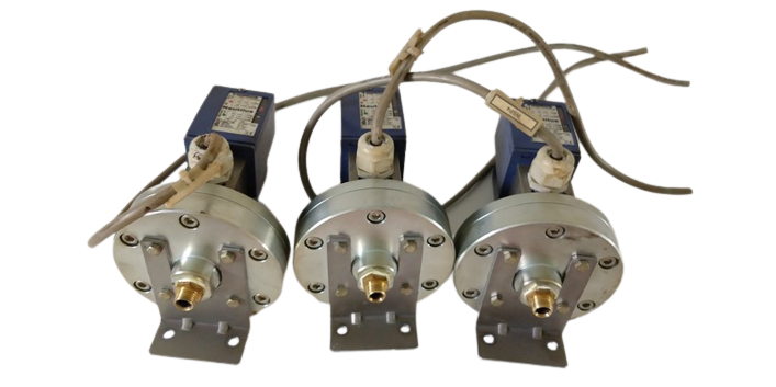 3x Telemecanique Nautilus Type XMLB010A2S13 Pressure Switch