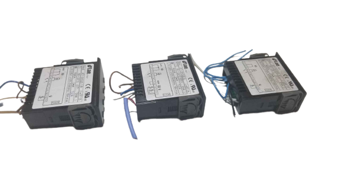 Lae Digital Controller Fridge Thermostat 230V AT1-5AS5E-G C/W Temperature Probe