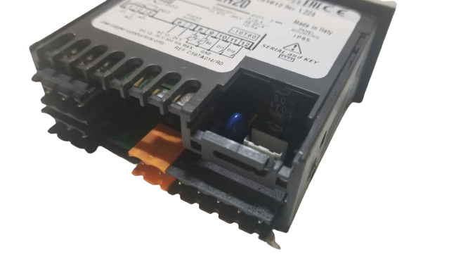 Carel controller temperature relay IR33W7LR20