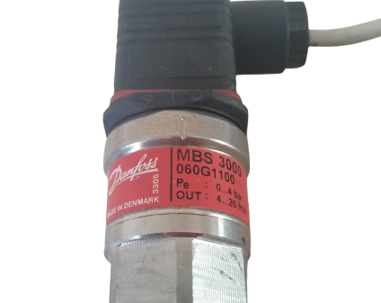 Danfoss pressure transmitter, 060G1100 MBS 3000  0.00 bar - 4.00 bar, 0.00 psi - 58.02 psi