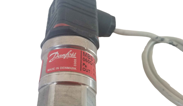 Danfoss pressure transmitter, 060G1100 MBS 3000  0.00 bar - 4.00 bar, 0.00 psi - 58.02 psi