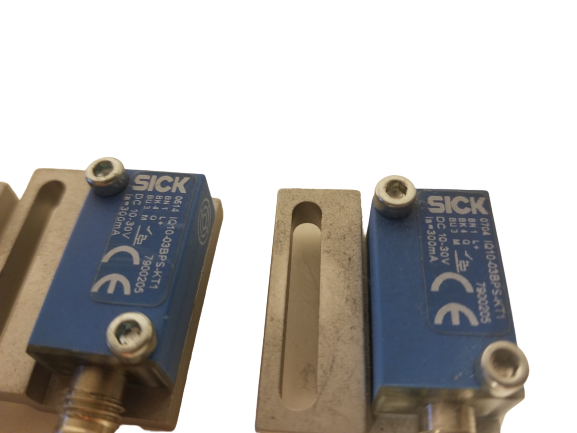 Lot of 15  SICK 7900205, IQ10-03BPS-KT1 , IQ standard inductive proximity sensor 10-30 VDC