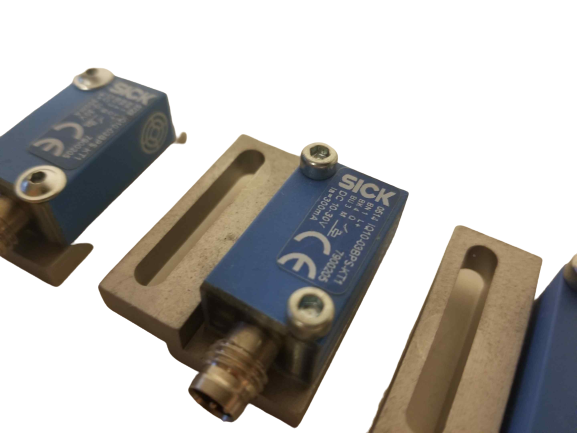 Lot Of 15 SICK 7900205, IQ10-03BPS-KT1 , IQ Standard Inductive Proximity Sensor 10-30 VDC