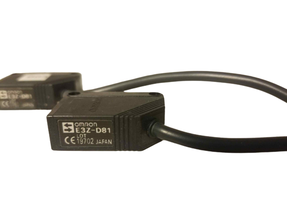 Omron E3Z-D81 Compact Photoelectric Sensor with Built-in Amplifier 12-24 VDC